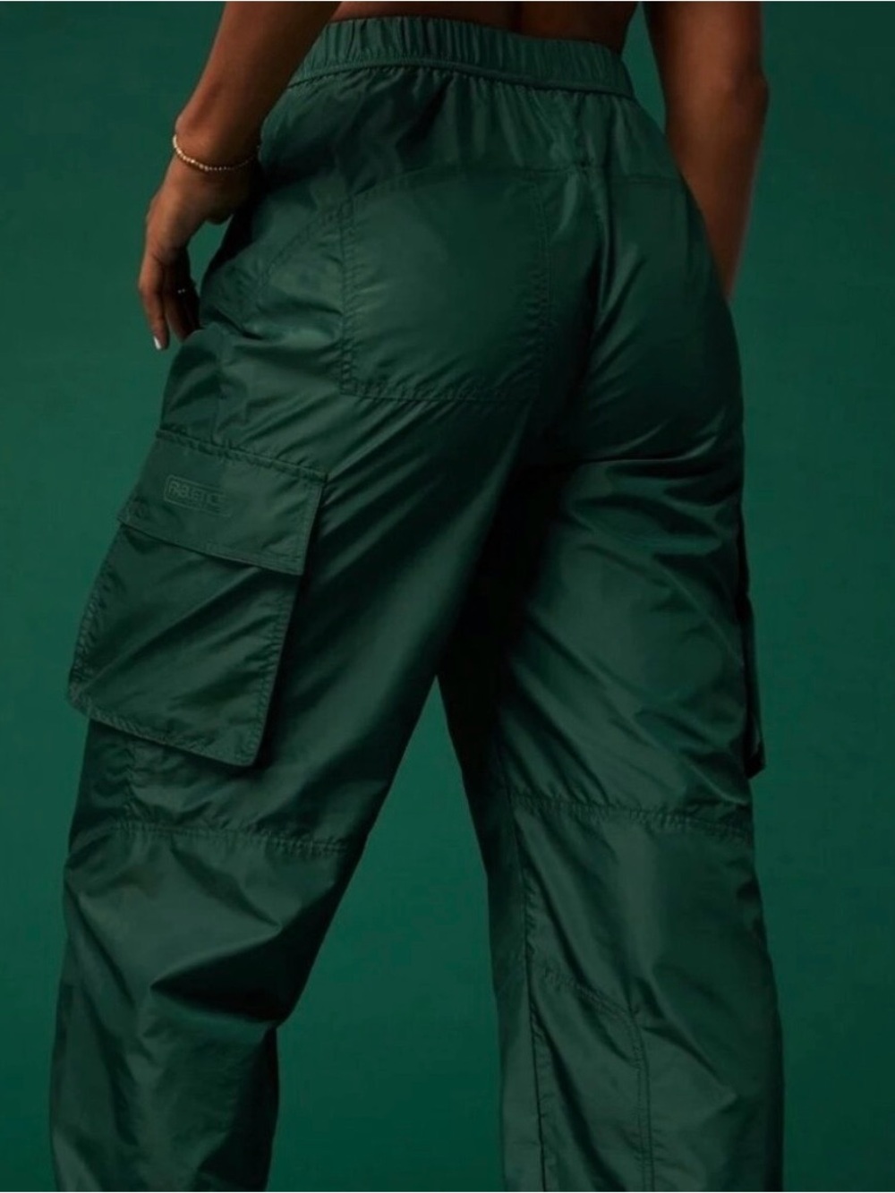 Fabletics Lightweight Cargo Jogger - Parachute Pant Everpine Green Small - Picture 2 of 11